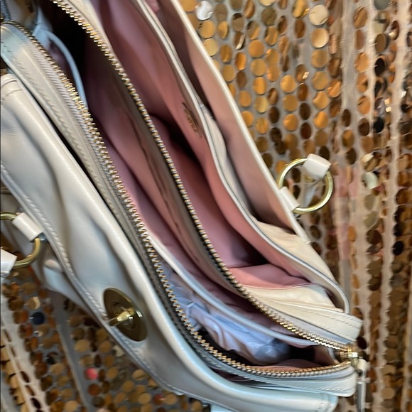 EUC Coach white metallic shimmer Leather Handbag - Picture 7 of 10